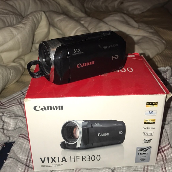 Canon VIXIA HF R300 HD camcorder - Picture 1 of 3